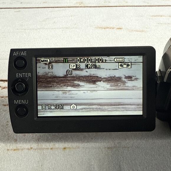 Panasonic SDR-T70 4GB Built-in Memory Camcorder Tested No Battery/Charger - Picture 3 of 8